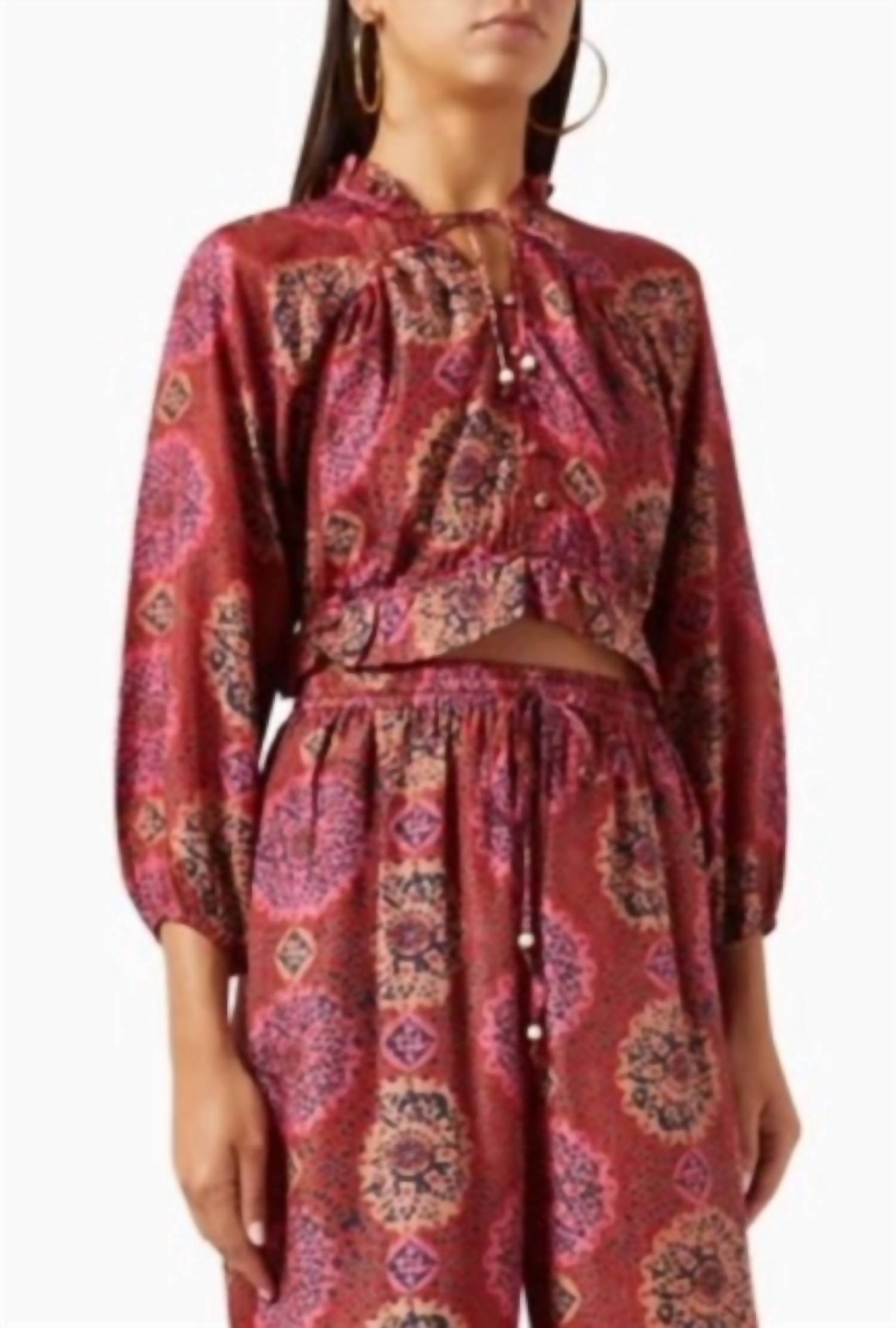Укороченная шелковая блузка Harlow с принтом Kari Hannah Artwear, цвет kari print
Укороченная шелковая блузка Harlow с принтом Kari Hannah Artwear, цвет kari print