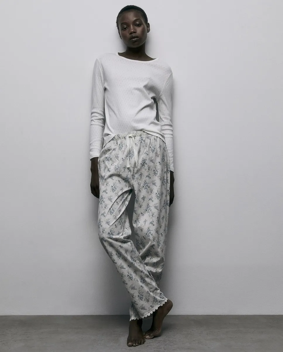 Цветочные штаны Sfera, синий
Цветочные штаны Sfera, синий