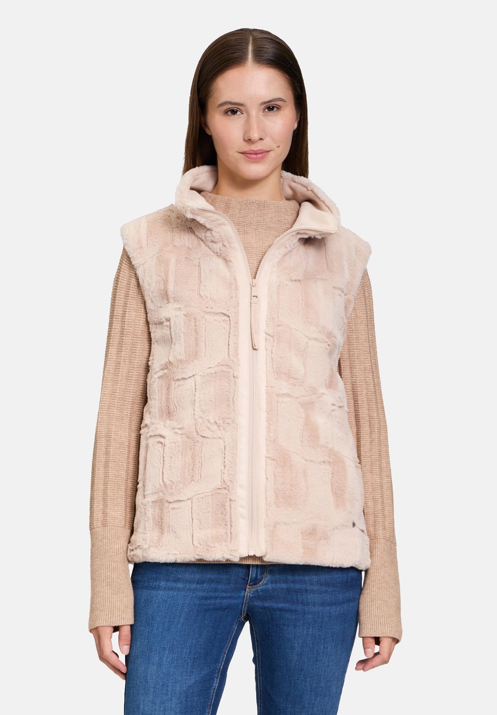 Жилет MIT STEHKRAGEN Betty & Co, бежевый
Жилет MIT STEHKRAGEN Betty & Co, бежевый