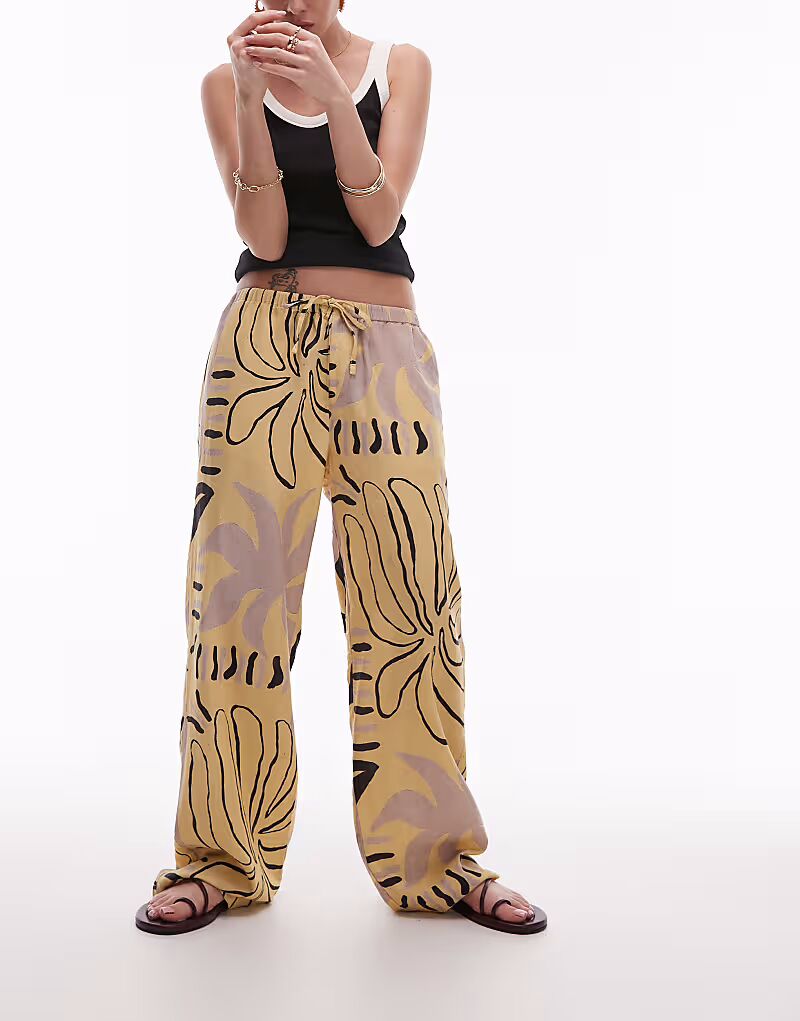 Льняные брюки Topshop прямого кроя с абстрактным принтом цвета пахты в монохромном исполнении
Льняные брюки Topshop прямого кроя с абстрактным принтом цвета пахты в монохромном исполнении