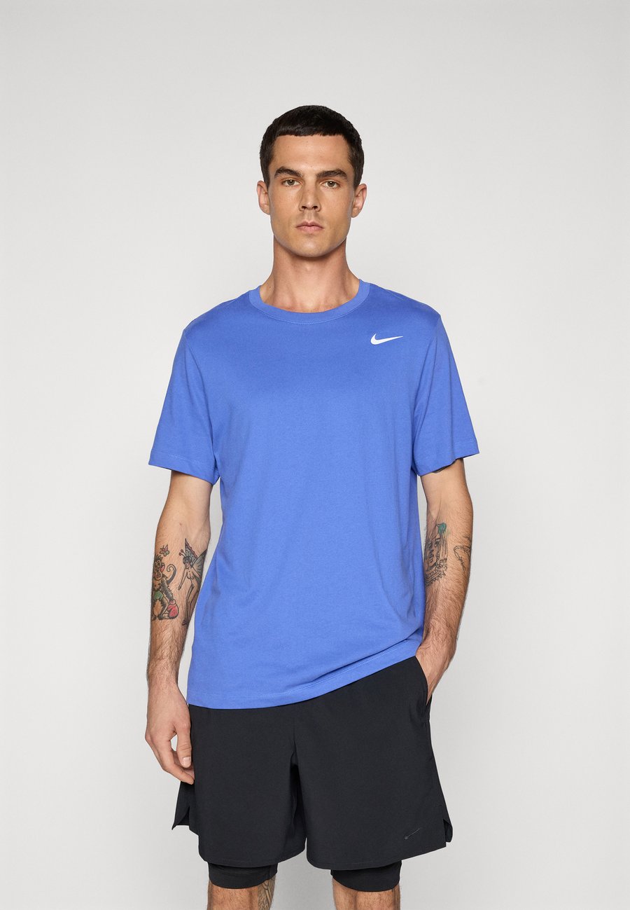 Футболка Nike Performance TEE CREW SOLID, Comet Blue/White/Dark Blue
Футболка Nike Performance TEE CREW SOLID, Comet Blue/White/Dark Blue