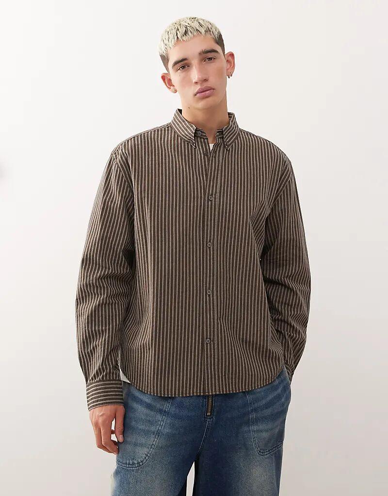 Рубашка свободного кроя с длинными рукавами в коричневую полоску от Weekday
Рубашка свободного кроя с длинными рукавами в коричневую полоску от Weekday