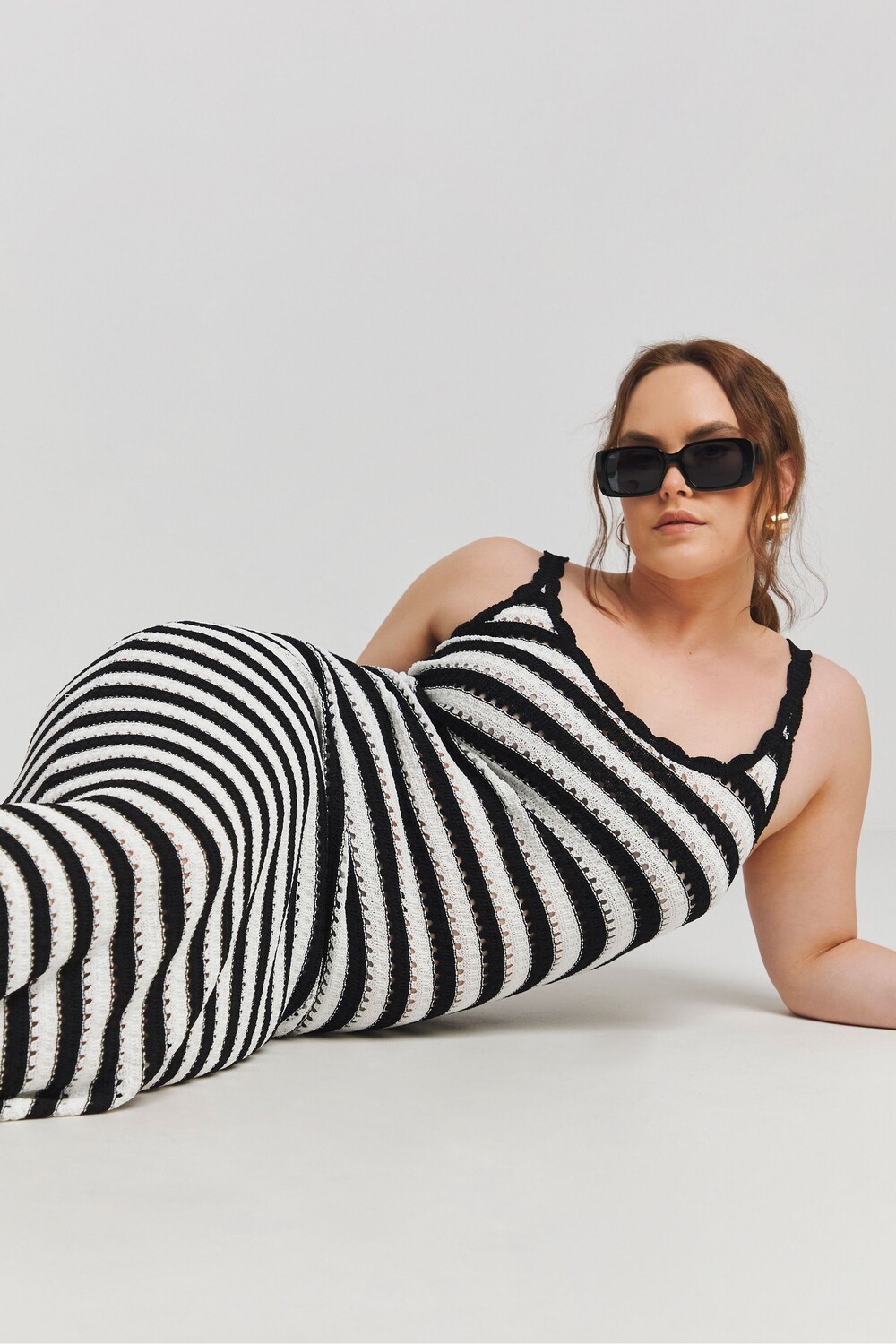 Трикотажное платье мидакси в монополоску Simply Be, черный
Трикотажное платье мидакси в монополоску Simply Be, черный