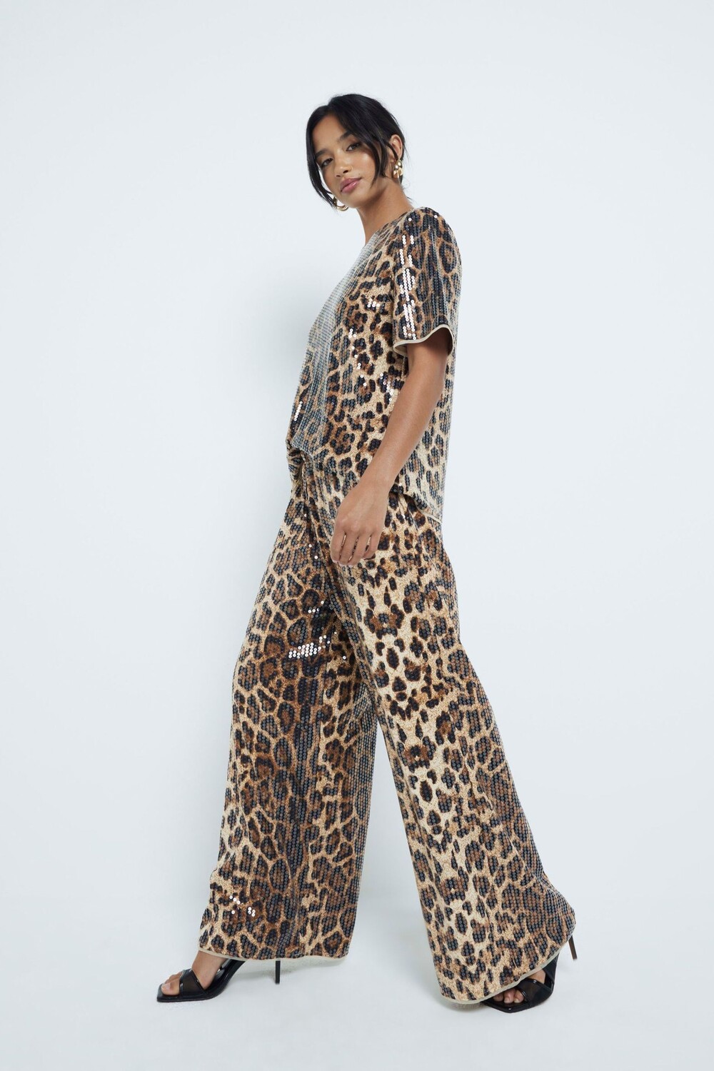 Брюки Petite с леопардовым принтом и пайетками River Island, коричневый
Брюки Petite с леопардовым принтом и пайетками River Island, коричневый