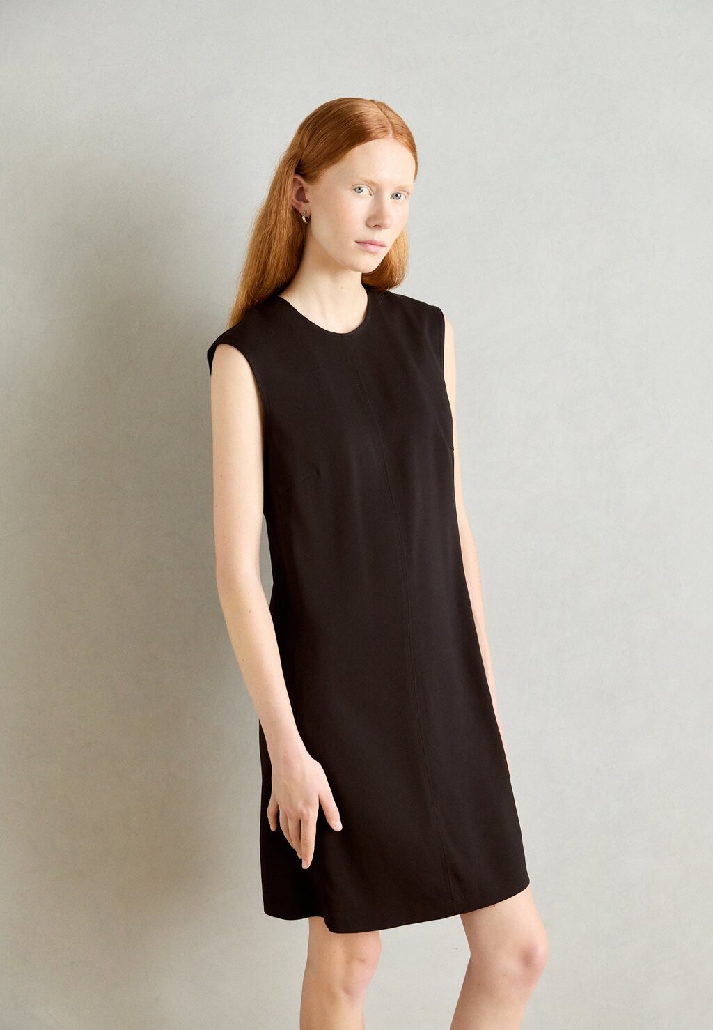 Дневное платье SHIFT DRESS SLEEVELESS SHORT LENGTH Marc O'Polo, черный 
Дневное платье SHIFT DRESS SLEEVELESS SHORT LENGTH Marc O'Polo, черный