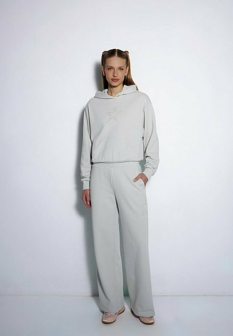 Худи Local Heroes Hoodie, Light Grey
Худи Local Heroes Hoodie, Light Grey