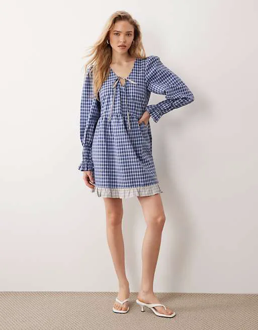 Платье мини в сине-белую клетку с завязками спереди YAS
Платье мини в сине-белую клетку с завязками спереди YAS