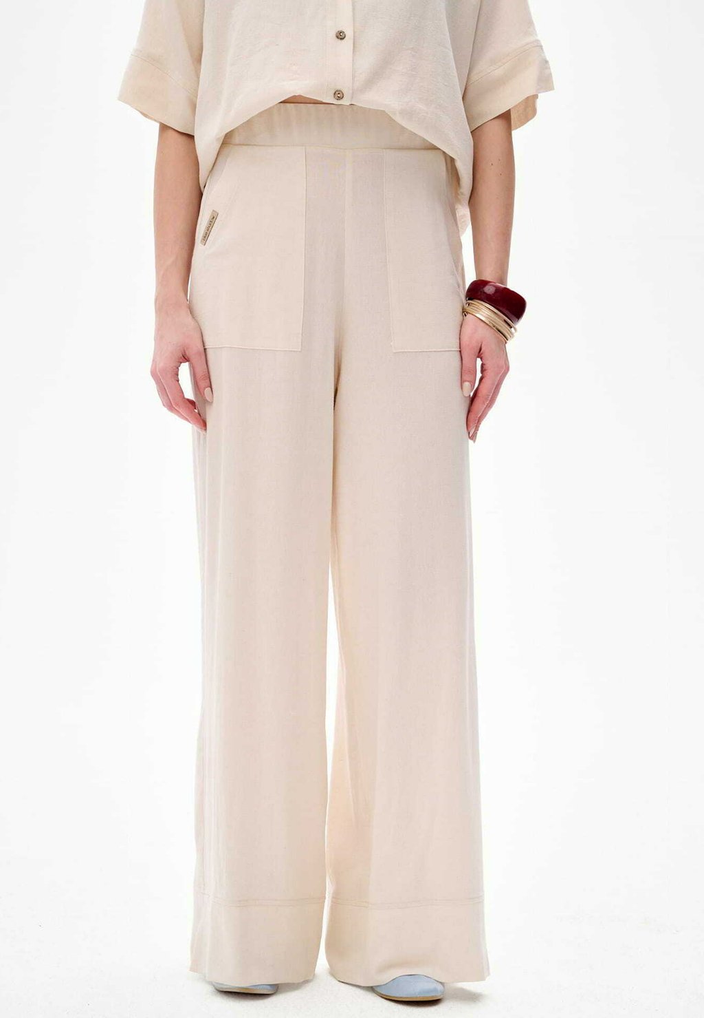 Брюки blue shadow, бежевый
Брюки blue shadow, бежевый