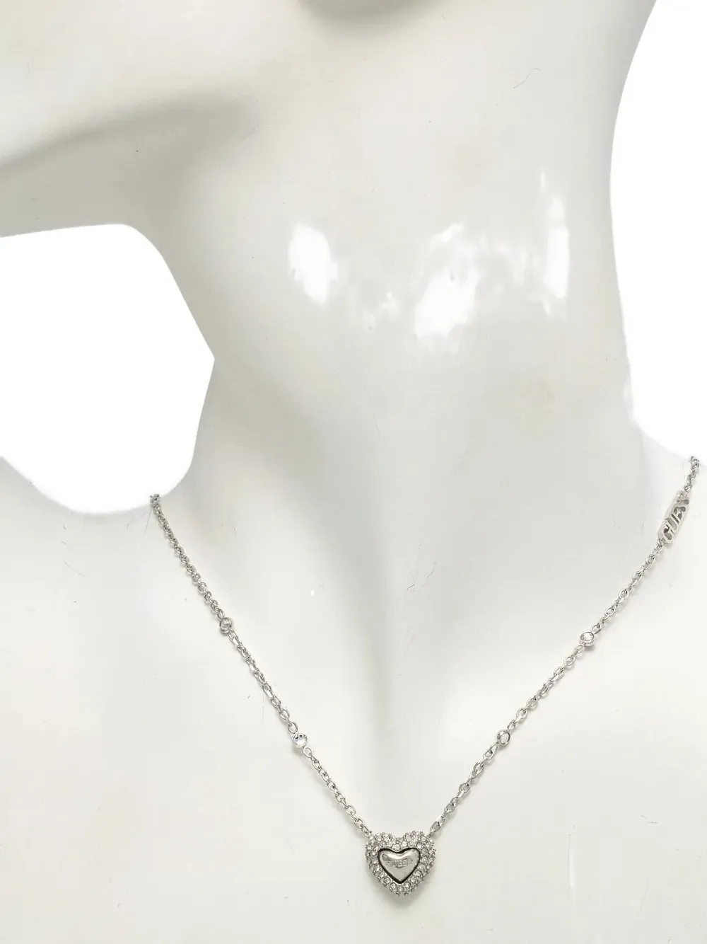 Ожерелье в форме сердца, украшенное кристаллами GUESS USA, серебряный 
Ожерелье в форме сердца, украшенное кристаллами GUESS USA, серебряный