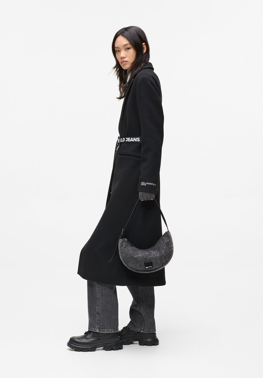 Сумка Karl Lagerfeld Jeans DENIM MOON, Visual Washed Black/Black
Сумка Karl Lagerfeld Jeans DENIM MOON, Visual Washed Black/Black