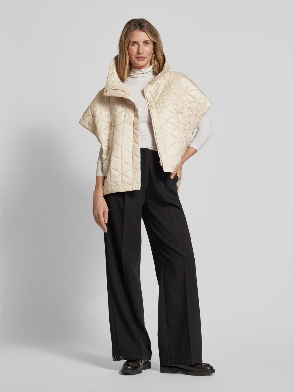 Жилет с воротником-стойкой Copenhagen Muse, песочный
Жилет с воротником-стойкой Copenhagen Muse, песочный