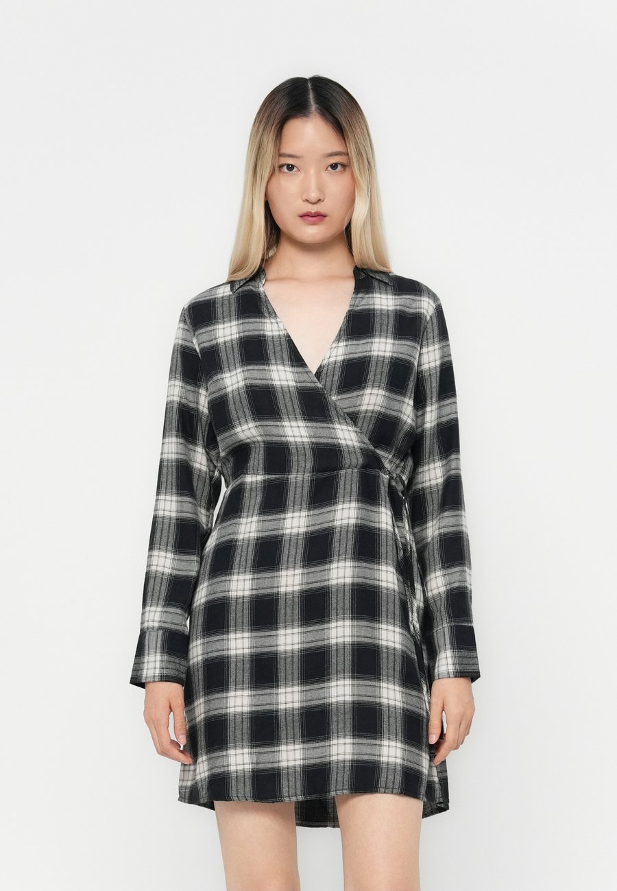 Платье Vero Moda VMLARA WRAP SHORT DRESS, Black/Oatmeal/Black
Платье Vero Moda VMLARA WRAP SHORT DRESS, Black/Oatmeal/Black