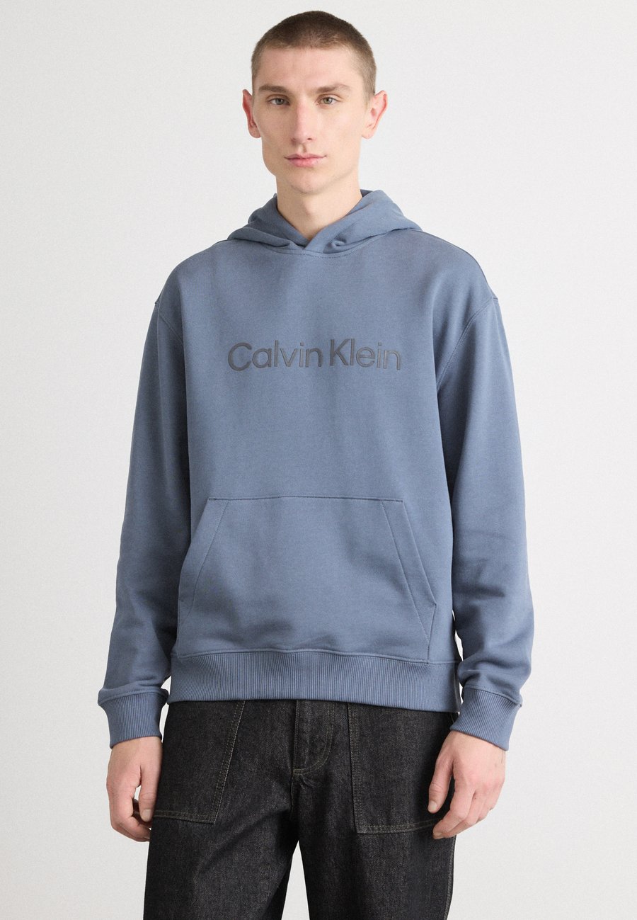 Худи Calvin Klein STANDARD LOGO, Anchor Navy/Blue
Худи Calvin Klein STANDARD LOGO, Anchor Navy/Blue