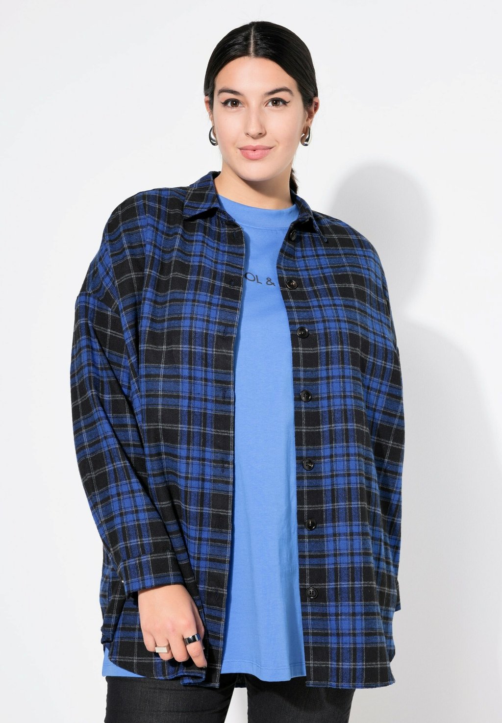 Блузка на пуговицах KARO KRAGEN LANGARM Studio Untold, синий
Блузка на пуговицах KARO KRAGEN LANGARM Studio Untold, синий