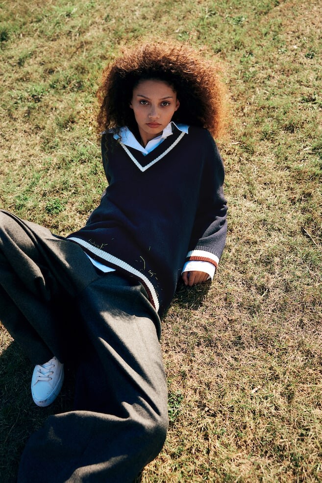 Свитер с v образным вырезом H&M, синий
Свитер с v образным вырезом H&M, синий