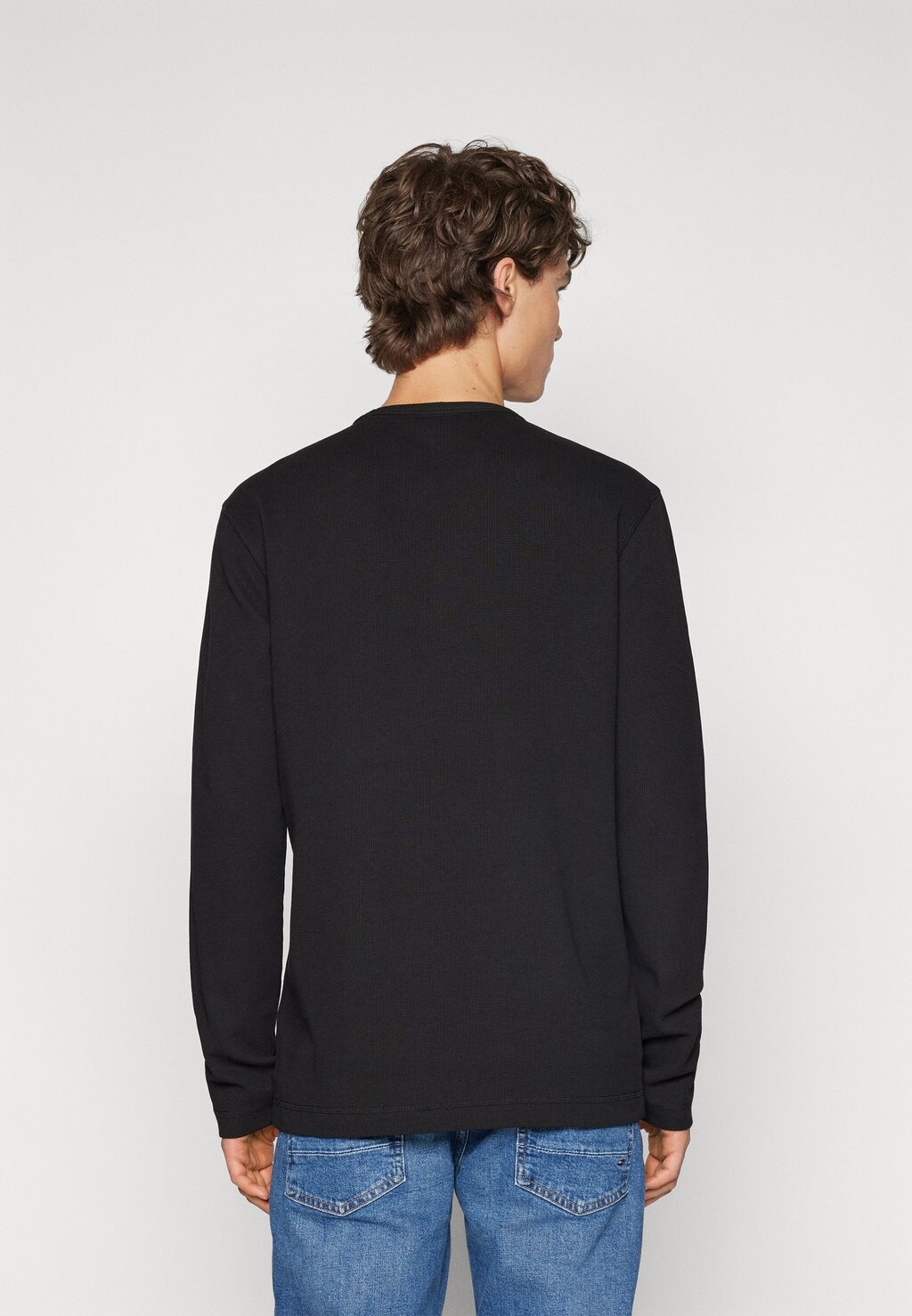 Топ с длинными рукавами TEMPESTO BOSS, черный
Топ с длинными рукавами TEMPESTO BOSS, черный