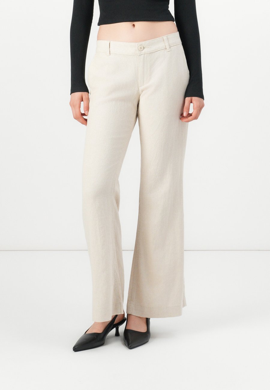 Брюки Hollister Co. TAILORED BAGGY FLARE, White
Брюки Hollister Co. TAILORED BAGGY FLARE, White