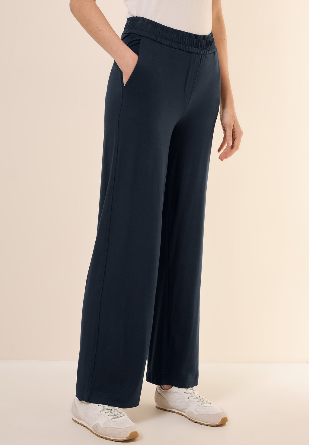 Спортивные штаны WIDE Cecil, синий
Спортивные штаны WIDE Cecil, синий