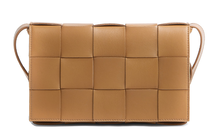 Сумка-тофу CASSETTE из овчины, ручная сумка через плечо, женская сумка через плечо caramel brown Bottega Veneta, Set (Bag+Dust Bag)
Сумка-тофу CASSETTE из овчины, ручная сумка через плечо, женская сумка через плечо caramel brown Bottega Veneta, Set (Bag+Dust Bag)
