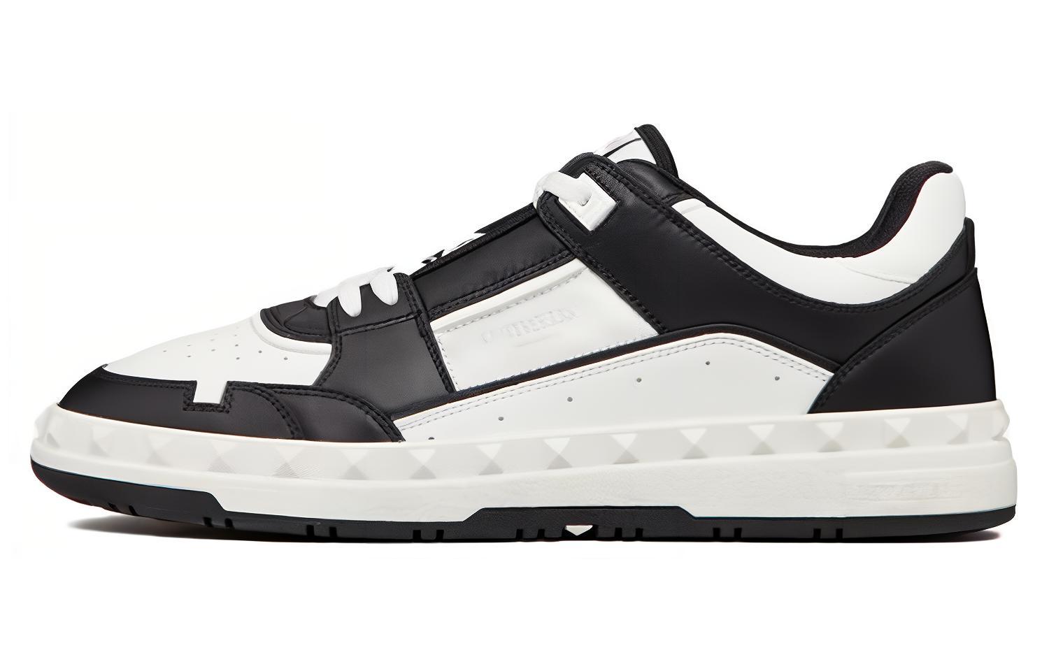 Кроссовки Garavani Freedots на шнуровке Valentino, черные
Кроссовки Garavani Freedots на шнуровке Valentino, черные