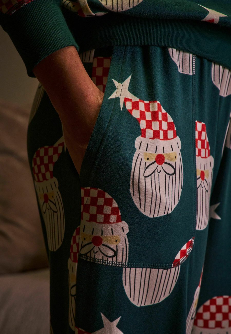 Пижамный комплект Next MATCHING FAMILY CHRISTMAS COSY LONG SLEEVE, Green Santa/Green
Пижамный комплект Next MATCHING FAMILY CHRISTMAS COSY LONG SLEEVE, Green Santa/Green