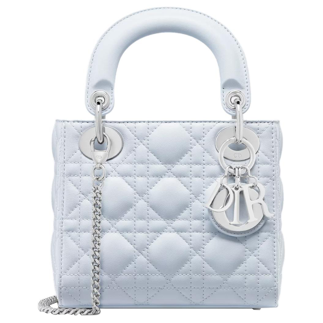 DIOR Женская сумка из овчины миниатюрная голубая через плечо кроссбоди
DIOR Женская сумка из овчины миниатюрная голубая через плечо кроссбоди