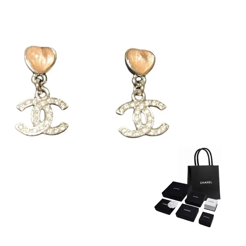 CHANEL Серебряные серьги с кристаллами Women's Silver
CHANEL Серебряные серьги с кристаллами Women's Silver