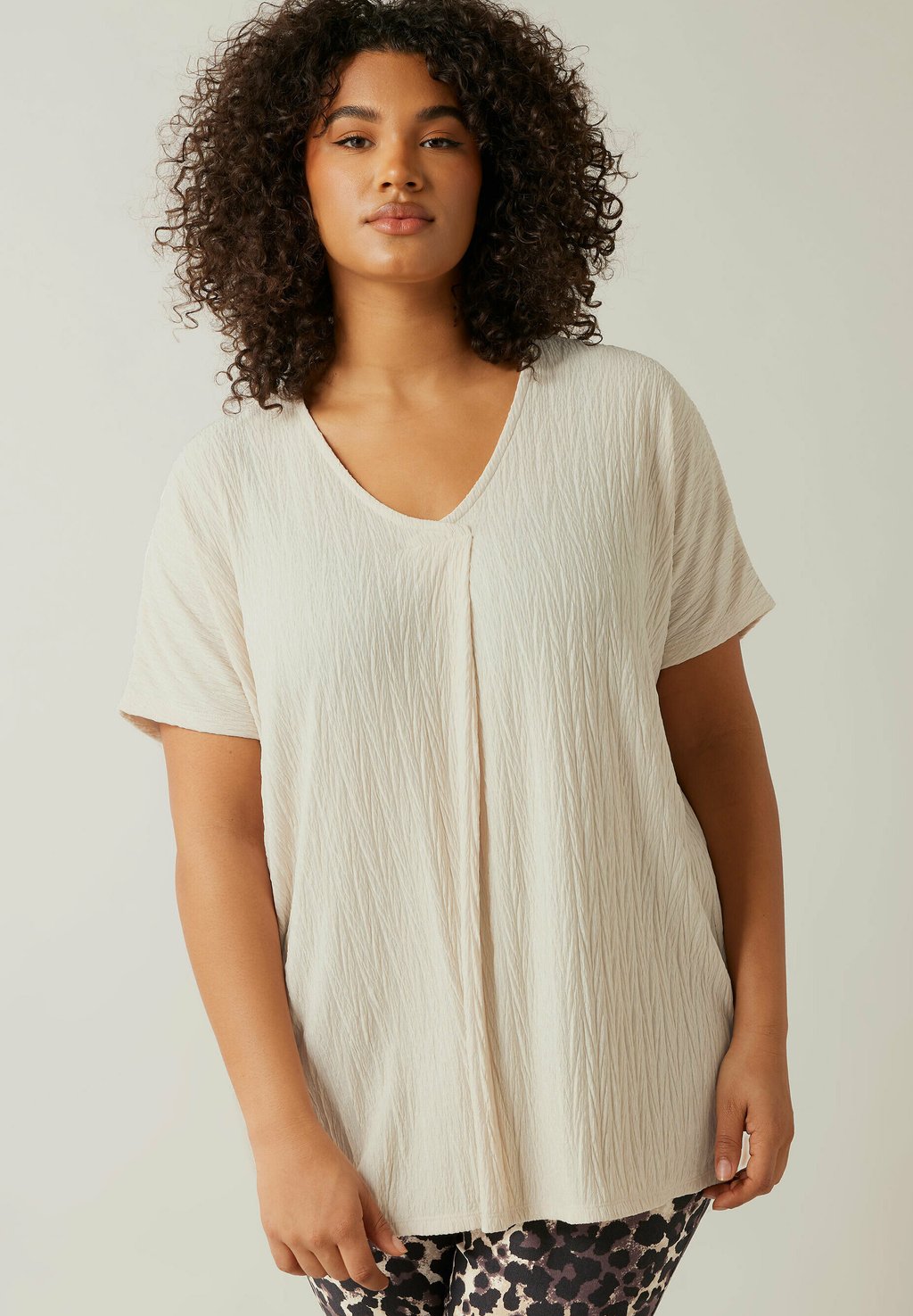 Футболка с принтом PLISSE PLEAT FRONT Evans, кремовый
Футболка с принтом PLISSE PLEAT FRONT Evans, кремовый