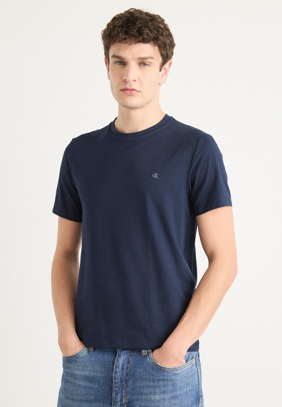 Футболка Calvin Klein TEE, Dark Sapphire/Dark Blue
Футболка Calvin Klein TEE, Dark Sapphire/Dark Blue