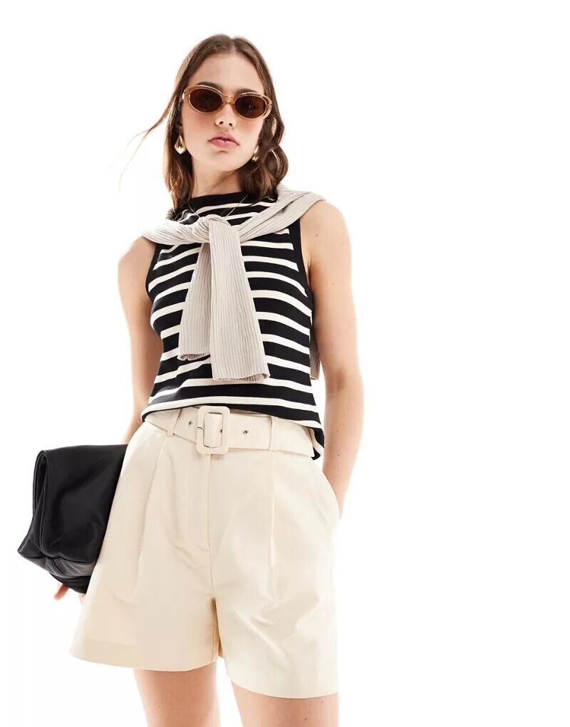 Элегантные льняные шорты молочно-желтого цвета ASOS с тканевым поясом
Элегантные льняные шорты молочно-желтого цвета ASOS с тканевым поясом