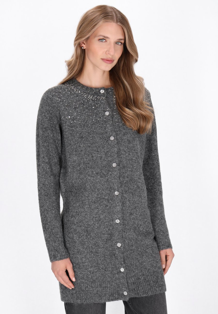 Кардиган DreiMaster Cardigan, Dark Grey Melange/Dark Grey
Кардиган DreiMaster Cardigan, Dark Grey Melange/Dark Grey