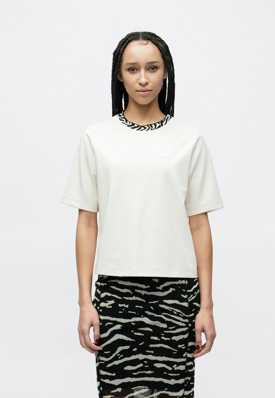 Футболка Marc Cain Basic T-shirt, Beige
Футболка Marc Cain Basic T-shirt, Beige