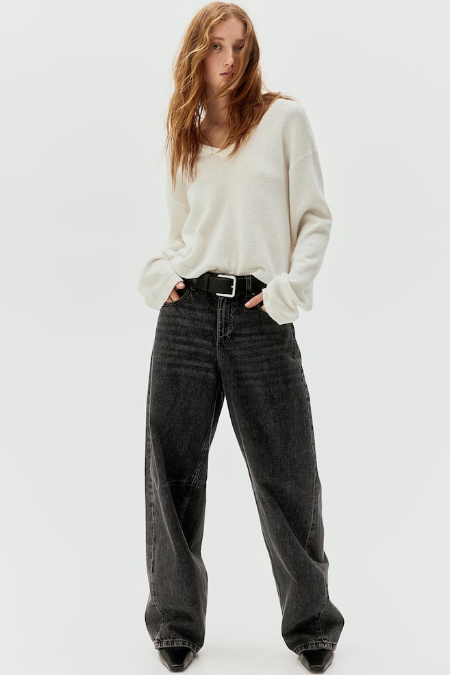 Свитер тонкой вязки с V-образным вырезом H&M, бежевый
Свитер тонкой вязки с V-образным вырезом H&M, бежевый