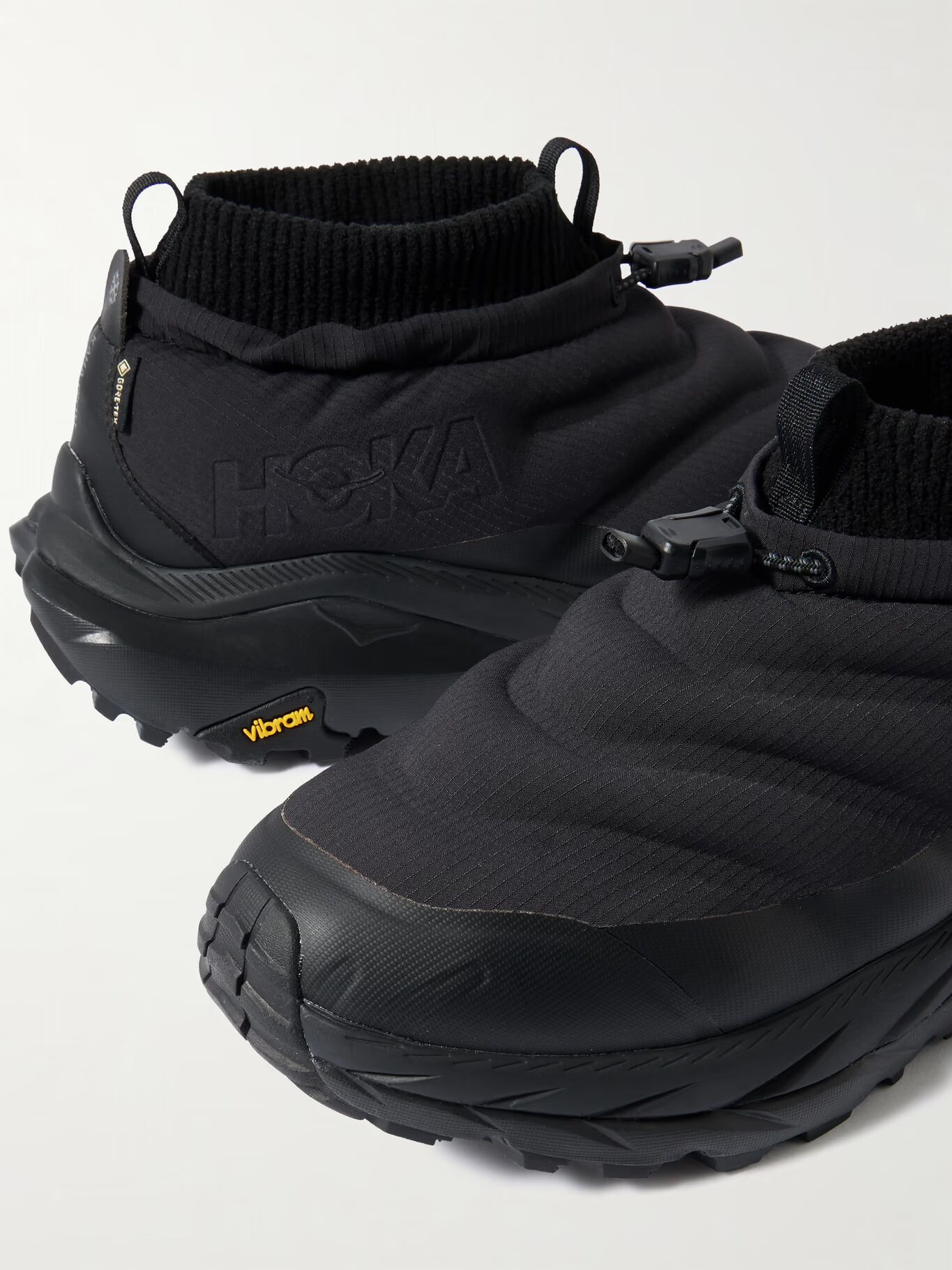 Кроссовки Kaha 2 Low из нубука с сетчатой отделкой и GORE-TEX HOKA, черный
Кроссовки Kaha 2 Low из нубука с сетчатой отделкой и GORE-TEX HOKA, черный