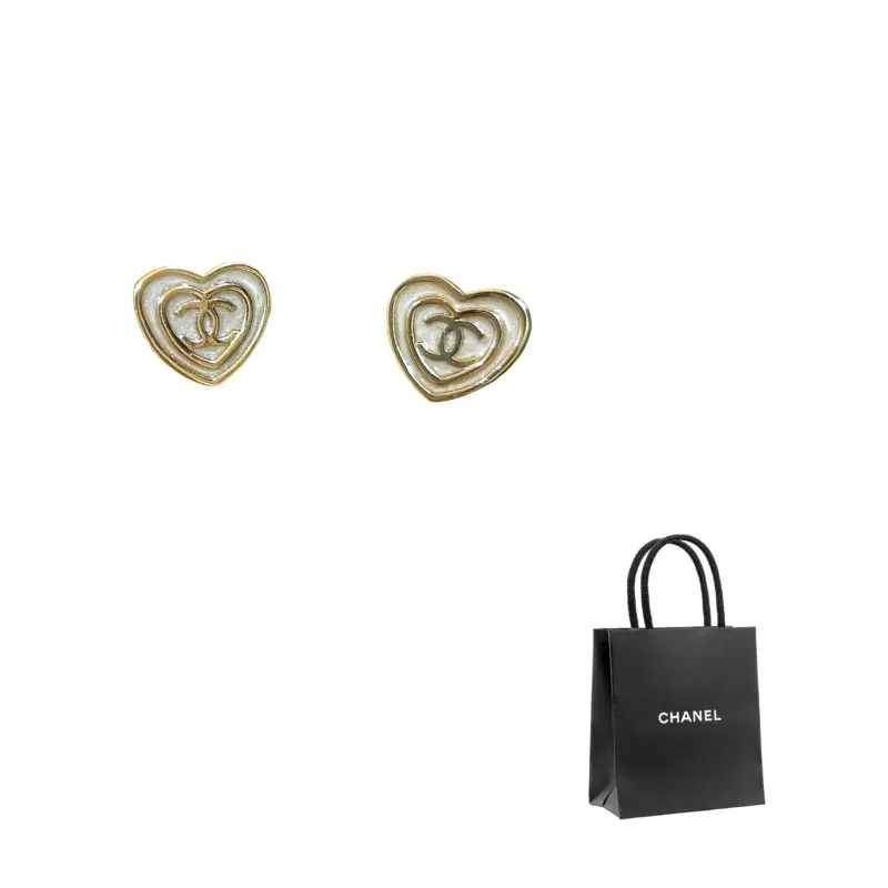 Жемчужные серьги женские золотые CHANEL
Жемчужные серьги женские золотые CHANEL