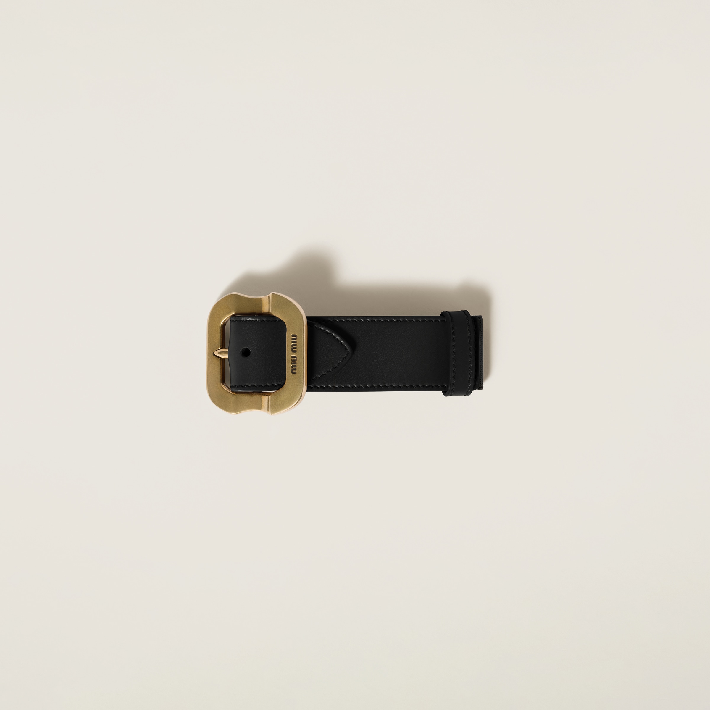 Кожаный браслет с пряжкой MIU MIU, черное
Кожаный браслет с пряжкой MIU MIU, черное