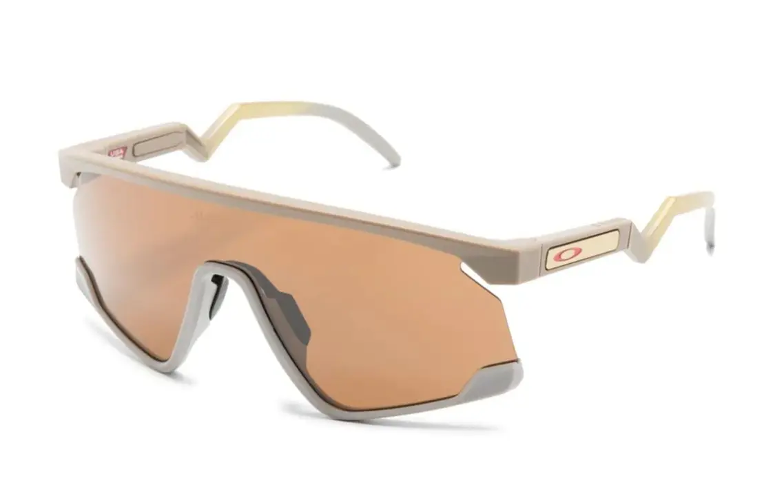 Oakley Солнцезащитные очки Bxtr Shield, Beige
Oakley Солнцезащитные очки Bxtr Shield, Beige