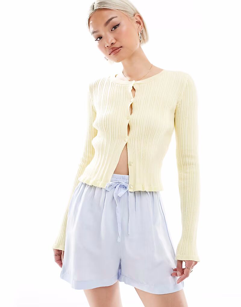 Новые льняные шорты без застежек синего цвета New Look
Новые льняные шорты без застежек синего цвета New Look