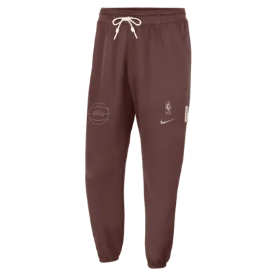 Брюки Nike Chicago Bulls Standard Issue, цвет Dark Pony/Pale Ivory/Diffused Taupe
Брюки Nike Chicago Bulls Standard Issue, цвет Dark Pony/Pale Ivory/Diffused Taupe