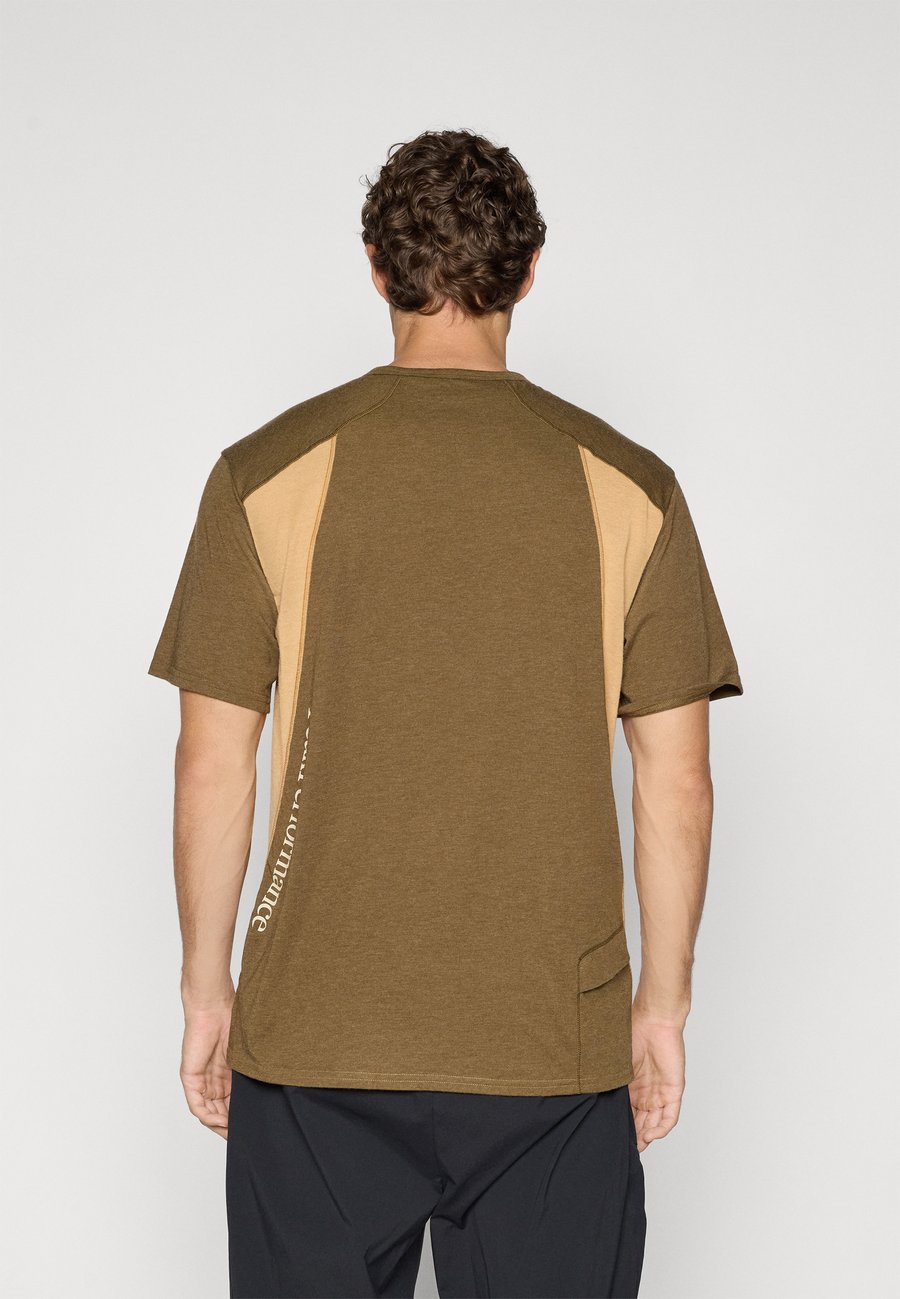 Футболка Peak Performance TRAIL, Meadow Moss/Sierra Sand/Green, Зеленый, Футболка Peak Performance TRAIL, Meadow Moss/Sierra Sand/Green
Футболка Peak Performance TRAIL, Meadow Moss/Sierra Sand/Green, Зеленый, Футболка Peak Performance TRAIL, Meadow Moss/Sierra Sand/Green