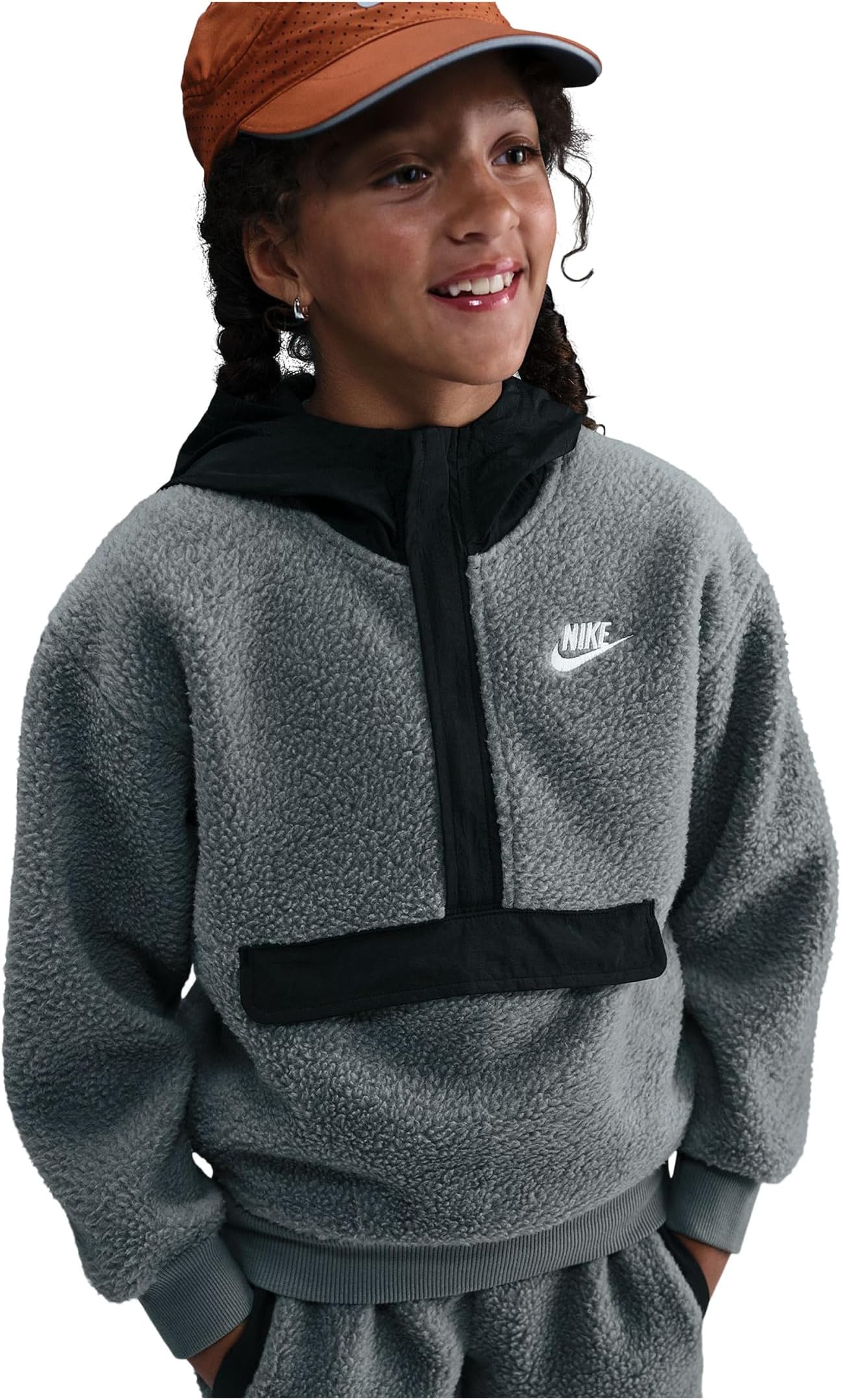 Толстовка Sportswear Club из флиса свободного кроя с застежкой-молнией 1/4 Nike Kids, Smoke Grey/Black/White
Толстовка Sportswear Club из флиса свободного кроя с застежкой-молнией 1/4 Nike Kids, Smoke Grey/Black/White