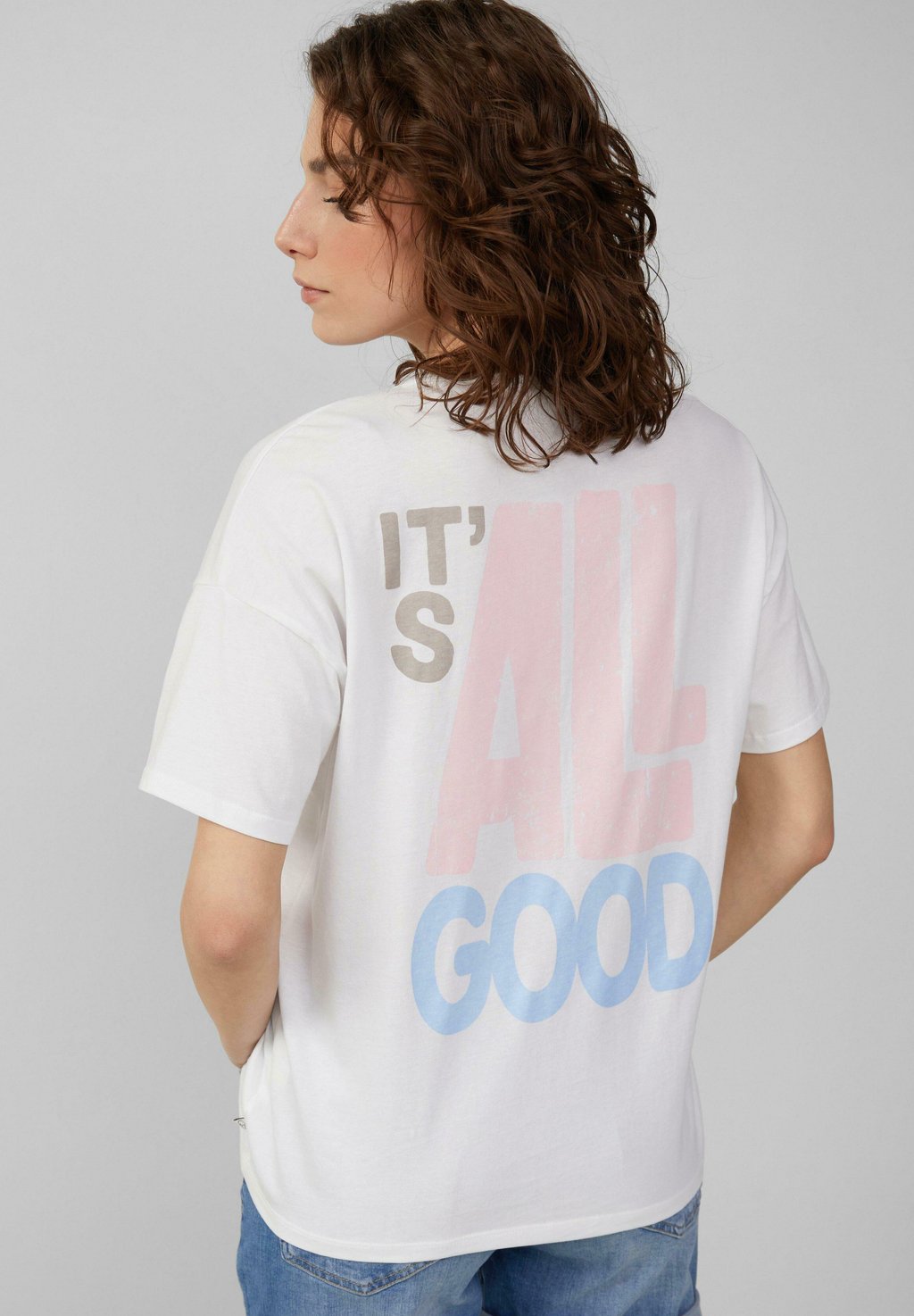 Футболка с принтом MIT FRONT- UND BACK QS, белый
Футболка с принтом MIT FRONT- UND BACK QS, белый