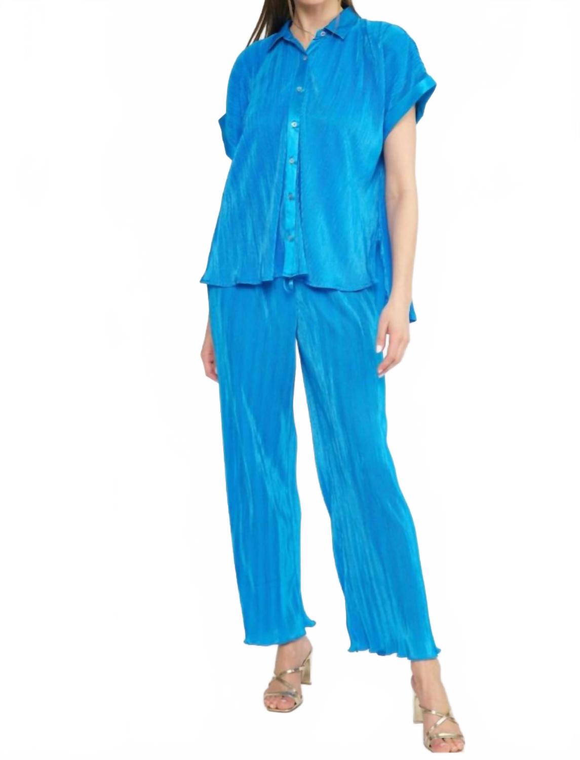 Топ с застежкой и фактурой креп в кобальтово-синем цвете Entro
Топ с застежкой и фактурой креп в кобальтово-синем цвете Entro