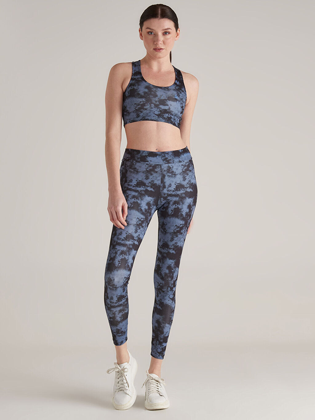 U-образный вырез Tie-Dye, женщины-спортсменки Benetton, Серый, U-образный вырез Tie-Dye, женщины-спортсменки Benetton
U-образный вырез Tie-Dye, женщины-спортсменки Benetton, Серый, U-образный вырез Tie-Dye, женщины-спортсменки Benetton