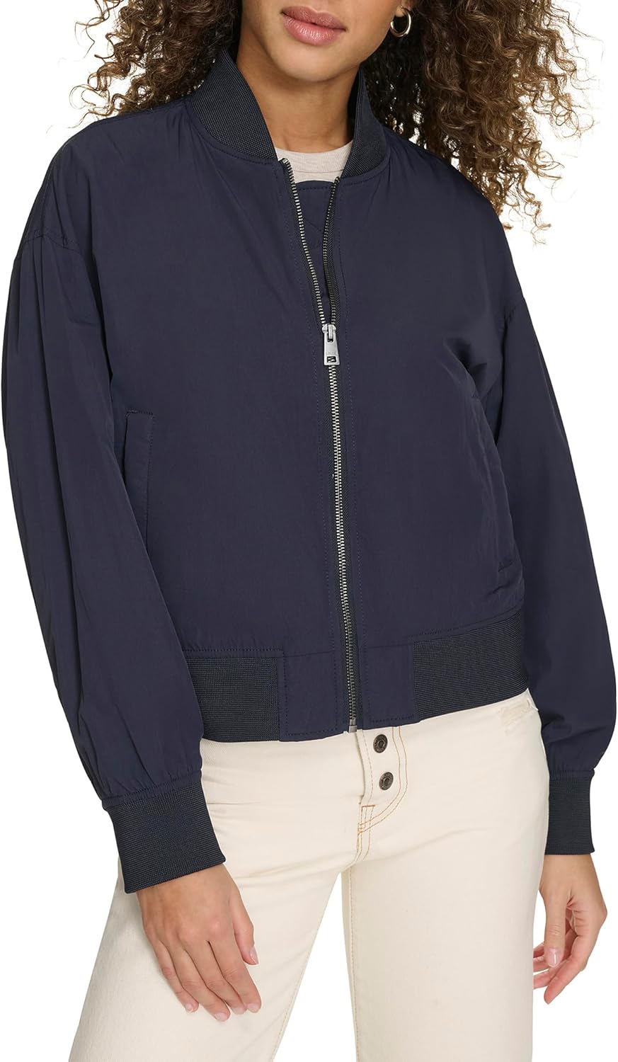 Женская бомбер-куртка Levi's легкая на молнии, темно-синий
Женская бомбер-куртка Levi's легкая на молнии, темно-синий