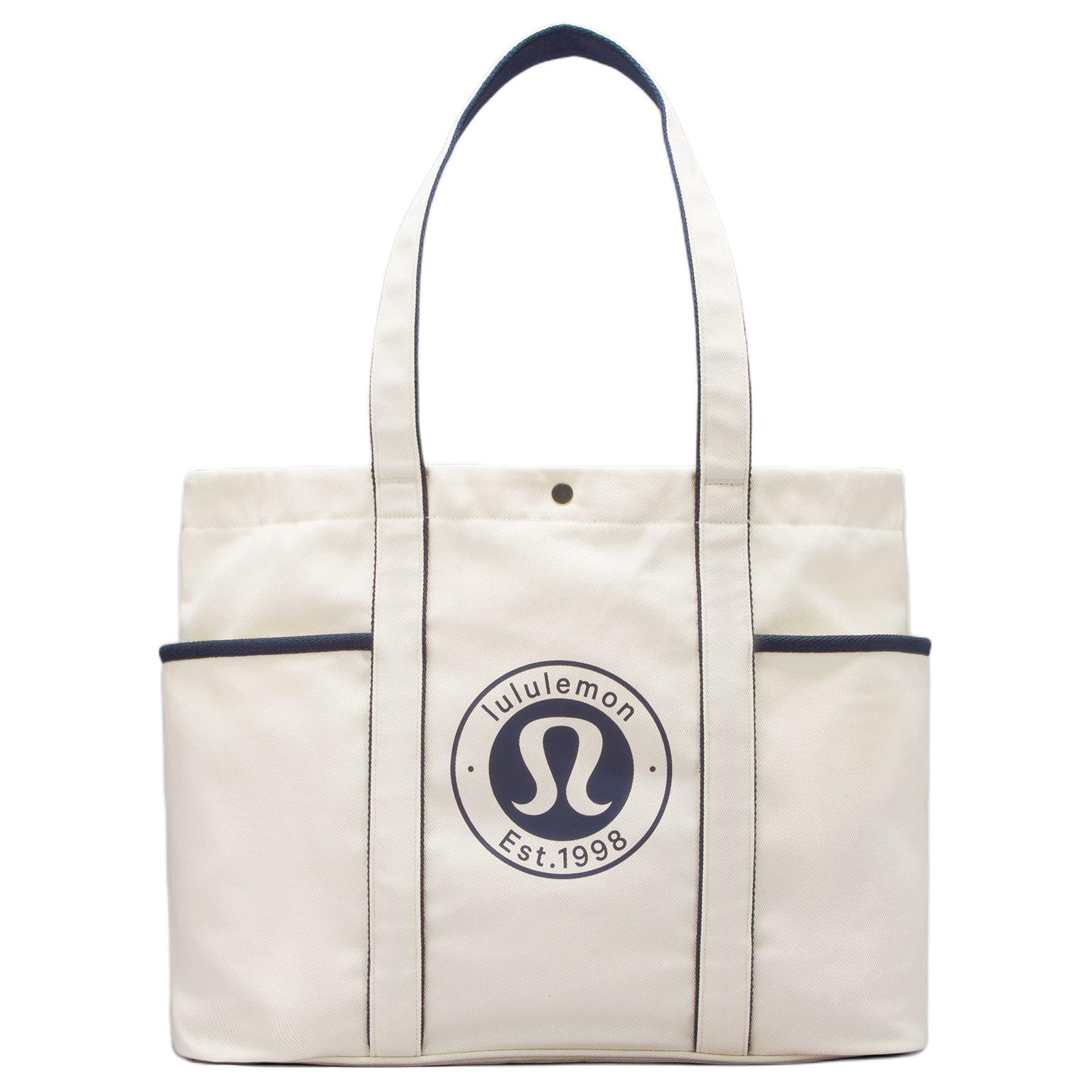 Сумка через плечо унисекс белая Lululemon
Сумка через плечо унисекс белая Lululemon