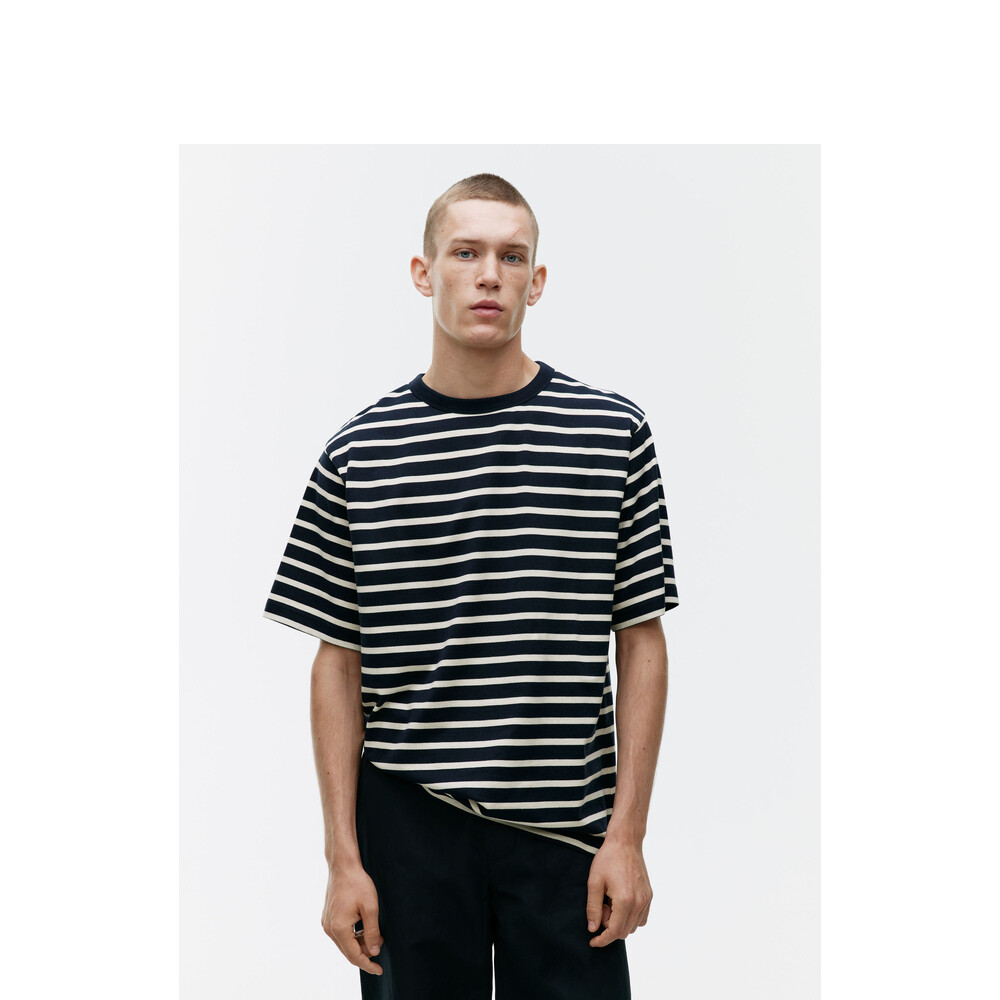 Футболка мужская Arket в полоску, темно-синий
Футболка мужская Arket в полоску, темно-синий