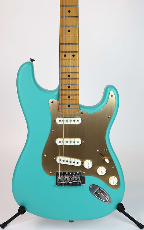 Squier 40th Anniversary Stratocaster Vintage Edition Satin Sea Foam Green Squier 40th Anniversary Stratocaster Edition
Squier 40th Anniversary Stratocaster Vintage Edition Satin Sea Foam Green Squier 40th Anniversary Stratocaster Edition