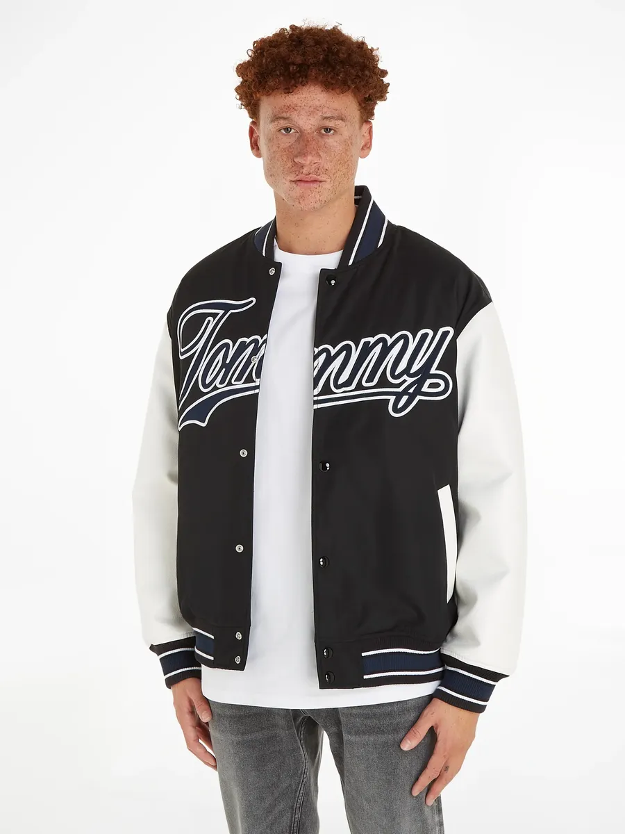 Студенческая куртка Tommy Jeans "TJM LETTERMAN JACKET EXT" с надписью Tommy, черный
Студенческая куртка Tommy Jeans "TJM LETTERMAN JACKET EXT" с надписью Tommy, черный