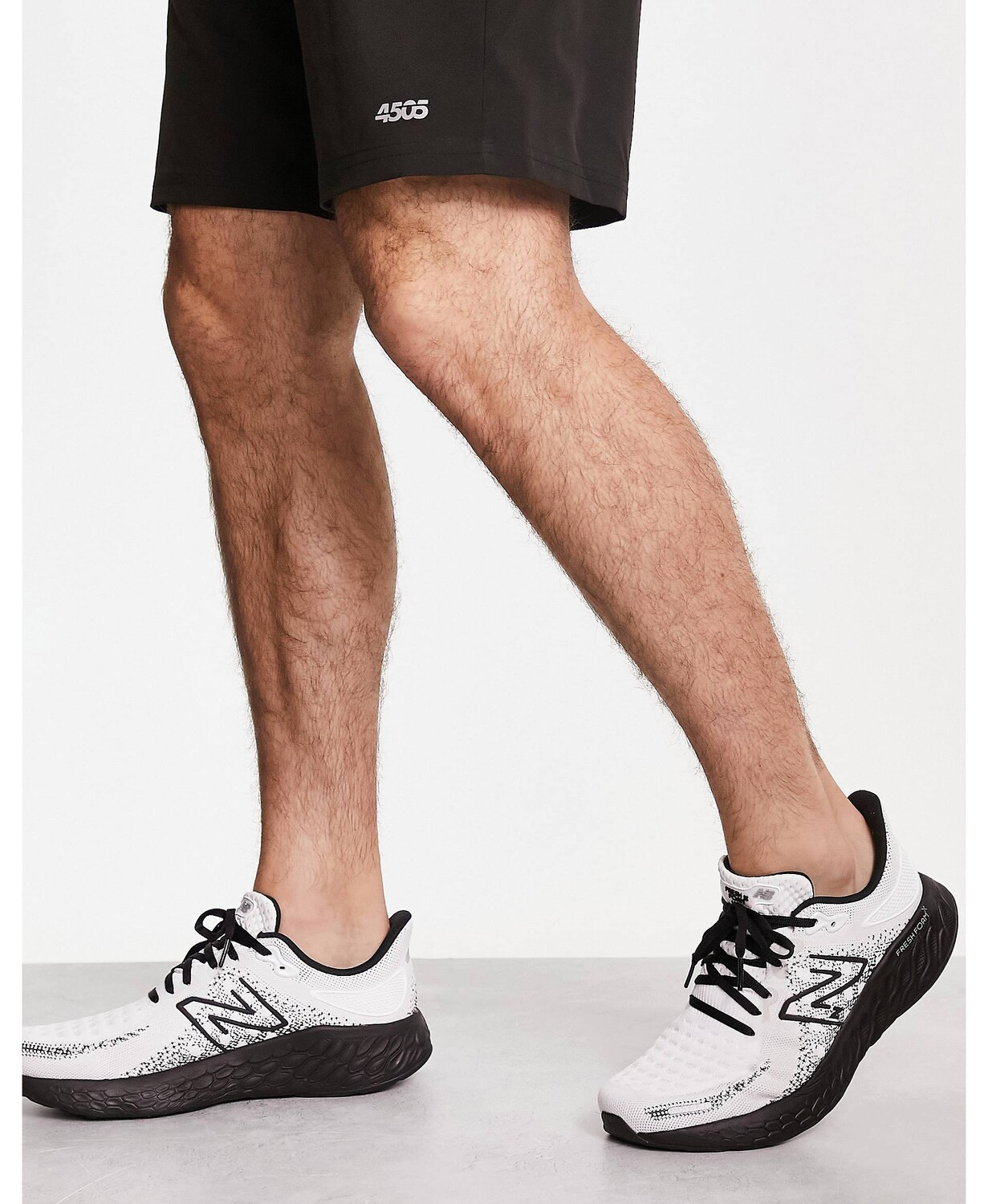 Бело-серебристые кроссовки New Balance Running Fresh Foam X 1080 v12 
Бело-серебристые кроссовки New Balance Running Fresh Foam X 1080 v12